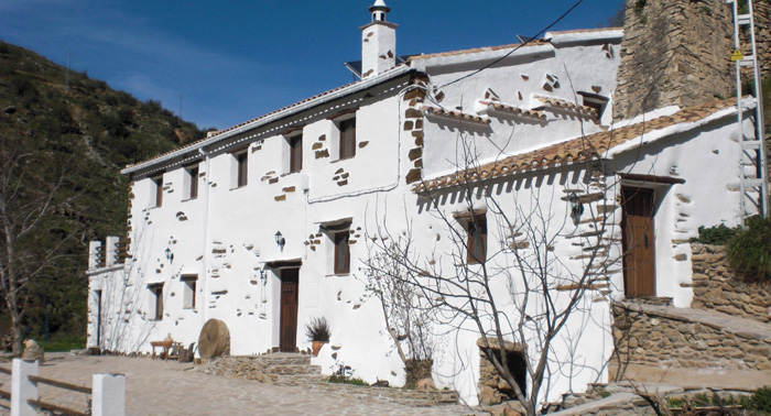 Desde 10.80€ por persona/día, fin de semana en casa rural El Molino de Laroya, con Jacuzzi y Piscina