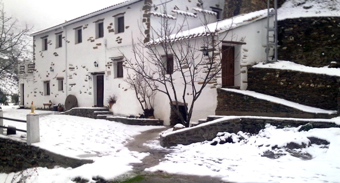 Desde 10.80€ por persona/día, fin de semana en casa rural El Molino de Laroya, con Jacuzzi y Piscina