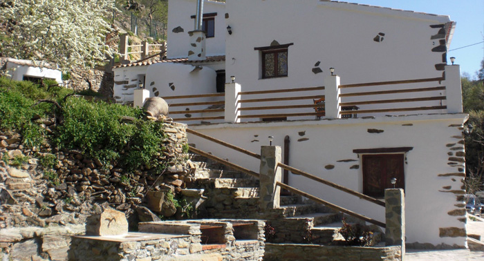 Desde 10.80€ por persona/día, fin de semana en casa rural El Molino de Laroya, con Jacuzzi y Piscina