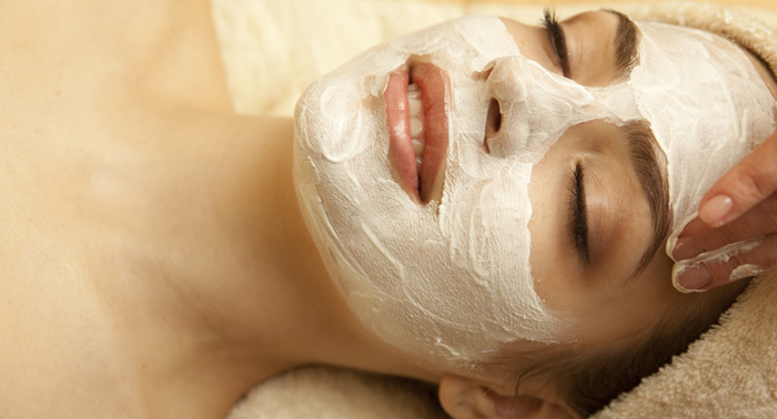 Luce un rostro impecable: Limpieza facial + masaje facial sólo 15€