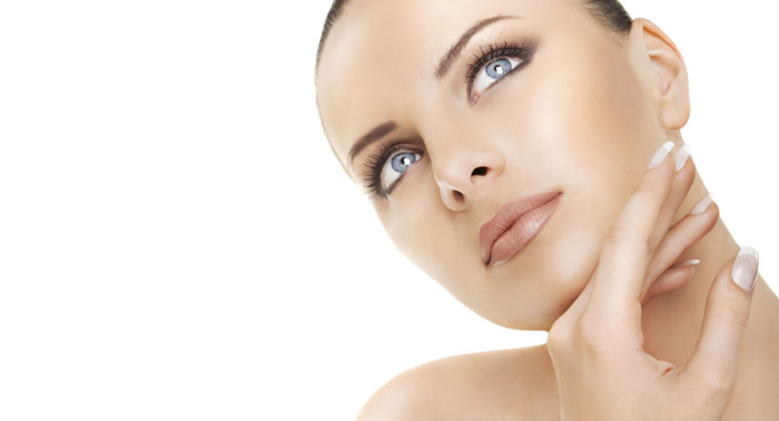 Luce un rostro impecable: Estudio de piel + mascarilla facial + masaje + depilación cejas sólo 9€