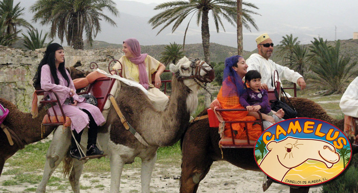 ¡La Búsqueda del Tesoro de los Camellos! Desayuno, visita a la granja, paseo a camello...