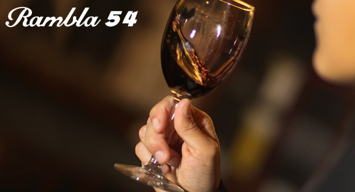 Jarra de cerveza o Vino Ribera del Duero con 4 tapas desde sólo 7,20€ en Gastrobar Rambla 54