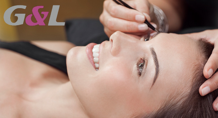 Presume de cara bonita: Estudio de piel + masaje facial + depilación cejas + Hidratación sólo 9€