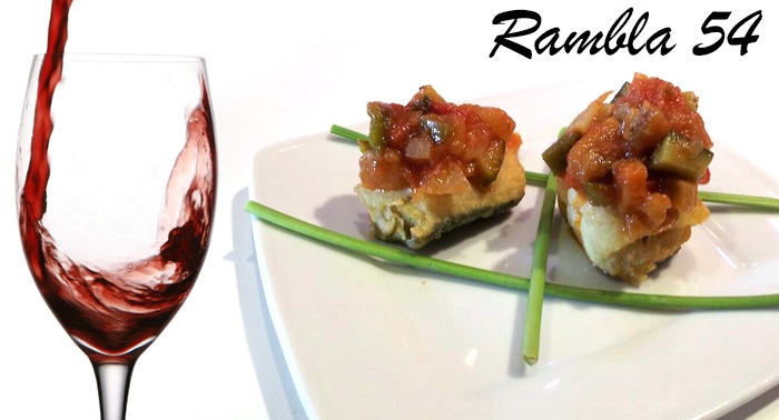 Comida Aniversario en Rambla 54: Botella Ribera + 2 Platos + 2 Tapas + 2 Postres + 2 Traguitos