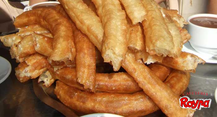 Ración de churros para 2 personas sólo 0.60€. No te resistas a esta dulce tentación....
