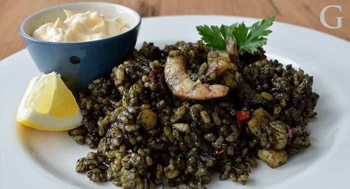 Para 2 personas: Arroz negro con marisco o Paella de Marisco y 2 Bebidas, por 7,50€/persona