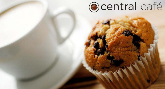 Deleitate con 5 Desayunos o meriendas, café + media tostada o muffin en Café Central