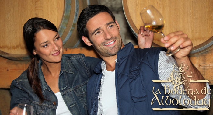 Fiesta del Mosto en las Bodegas de Alboloduy, con degustaciones de embutidos, quesos, pasteles...
