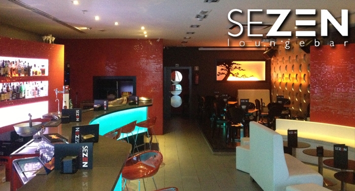 Menú para 2 personas con Puntillas de Calamar, Ensalada y Botella de Vino Blanco en Sezen Lounge Bar