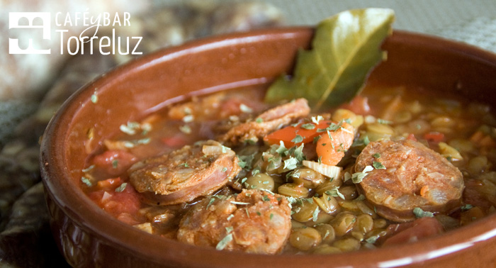 Bono 3 o 5 Almuerzos en Torreluz: Plato tradicional y casero Almeriense con bebida y pan.