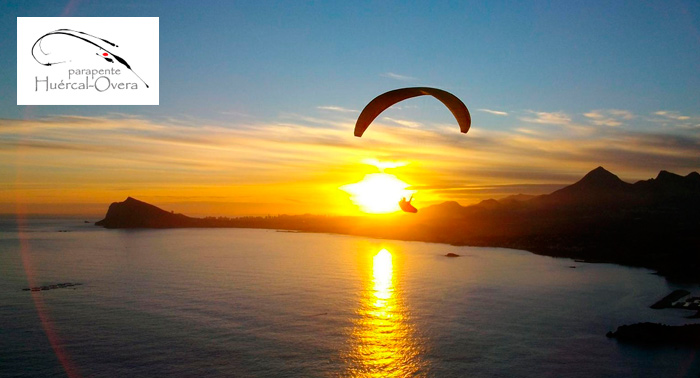 Regala un increíble viaje por el cielo. Vuelo en Parapente o Paramotor, con monitor