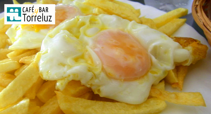 Fuente de Patatas Fritas con Huevos, Bebidas y opción a 4 Tapas para 4 personas en Torreluz