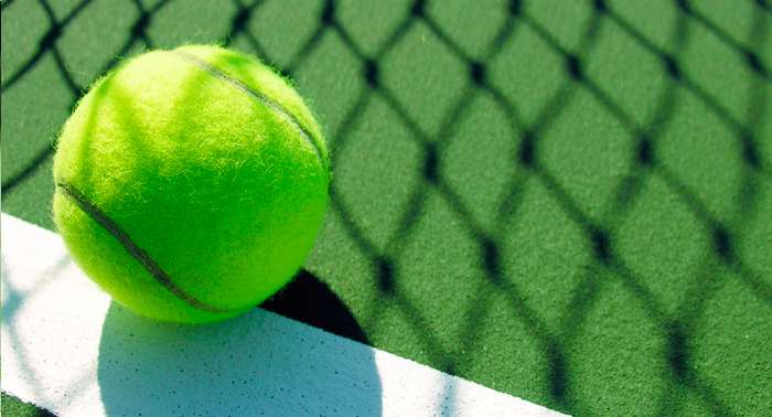 Aprende a jugar al Padel o al Tenis con grupos reducidos ¡Regala 1 clase o un mes de deporte!
