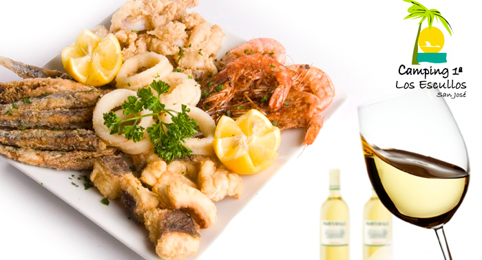 ¡Escápate esta primavera a Los Escullos, Cabo de Gata! Alojamiento, Fritura de pescado, Bebida.
