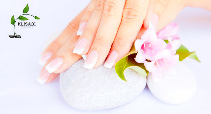Mantente perfecta con este completo Tratamiento de Pedicura con parafina + Manicura.