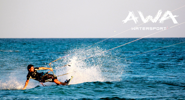 Descubre el deporte de moda y diviértete, curso de iniciación o curso completo de KiteSurf