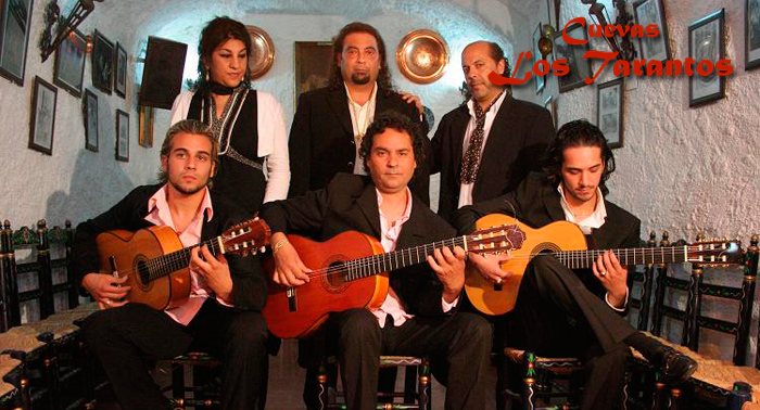 Siente la magia del flamenco en la famosa Cueva de Los Tarantos. Espectáculo + Menú para 2.