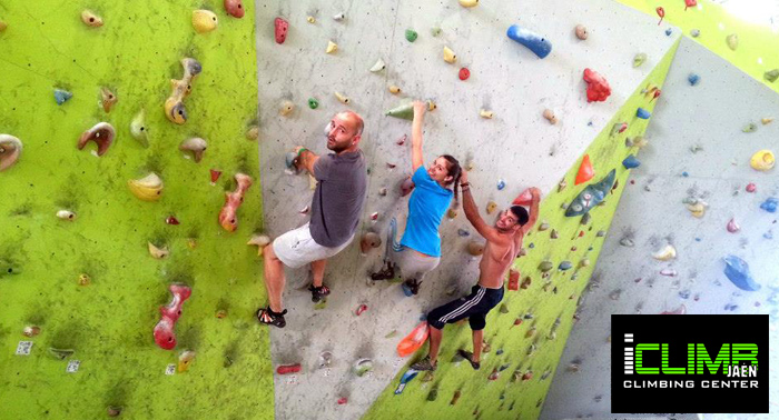 Súbete por las paredes: Curso de escalada con profesionales de 8 horas por sólo 39,90€