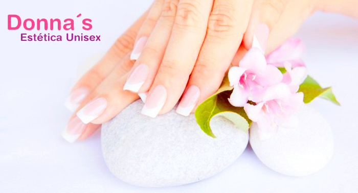 Mantente perfecta con este Tratamiento de Pedicura con parafina + Manicura + Esmaltado + Masaje