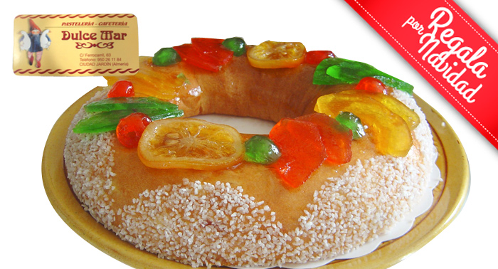 Roscón de Reyes hecho en el día de Pastelería relleno de nata, crema o trufa