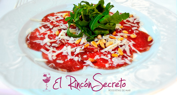 Menú gourmet para 2: Carpaccio o ensalada + carne a la piedra + postre casero y bebidas