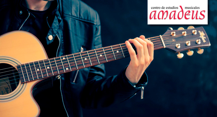 Este verano...¡Iníciate en la música! Clases Iniciación (todas las edades) de guitarra o piano.