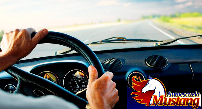¿Necesitas carnet de coche o moto? ¡Sácatelo en Autoescuela Mustang!