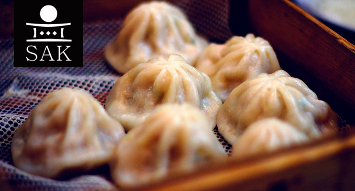 ¡El sabor Oriental hecho menú para 2 personas! Maquis, Nigiris, Gyozas, Dim Sum, Wok... 
