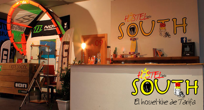 2 Noches de Alojamiento para 2+ Desayunos en South Hostel Tarifa ¡Sol, viento y buen rollo!
