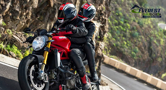 Tu carnet de Moto A2 con Clases Prácticas en Autoescuela Everest 