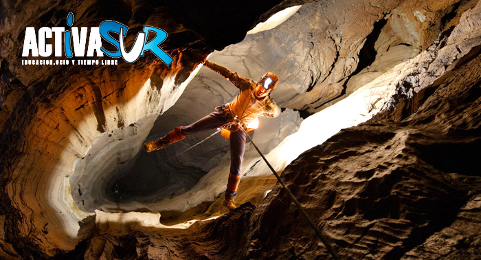 ¡Explora la Granada subterránea! Espeleología en la Cueva de Nivar, Latas, 1 ó 2 personas