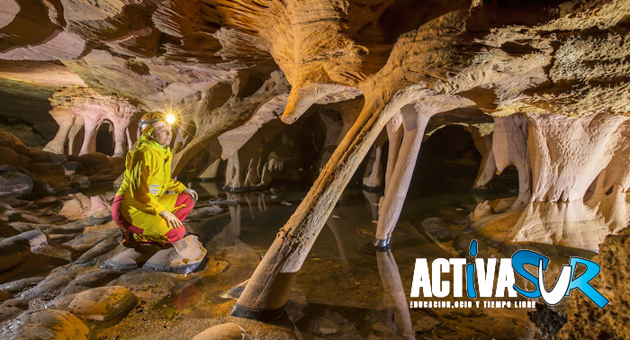 ¡Explora la Granada subterránea! Espeleología en la Cueva de Nivar, Latas, 1 ó 2 personas