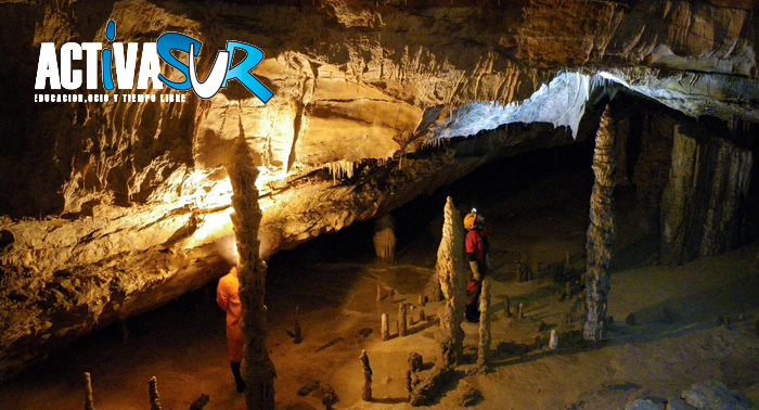 ¡Explora la Granada subterránea! Espeleología en la Cueva de Nivar, Latas, 1 ó 2 personas