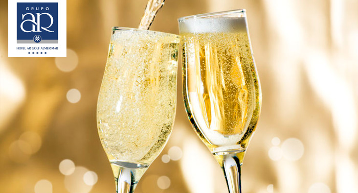 ¡Celebra un amor de 5 Estrellas! Alojamiento con Desayuno Buffet en vivo + Spa + Cava