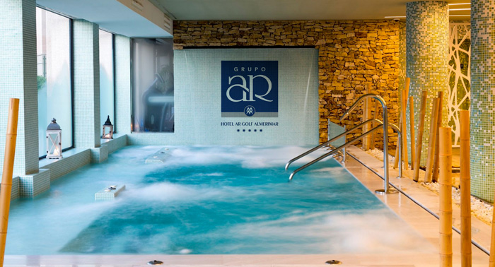 ¡Celebra un amor de 5 Estrellas! Alojamiento con Desayuno Buffet en vivo + Spa + Cava