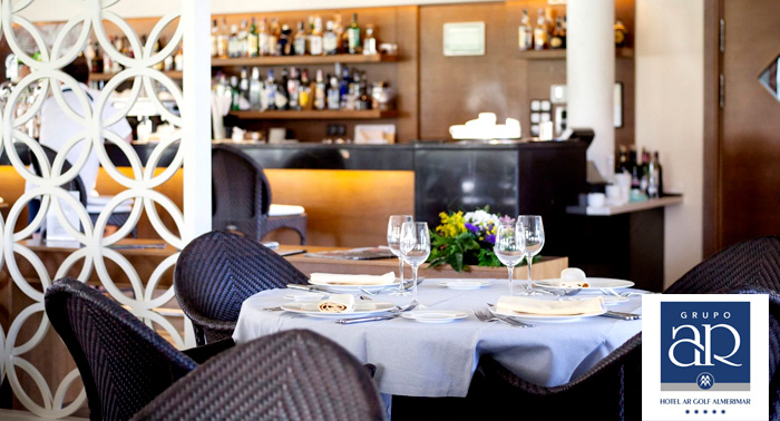 ¡Celebra un amor de 5 Estrellas! Alojamiento con Desayuno Buffet en vivo + Spa + Cava