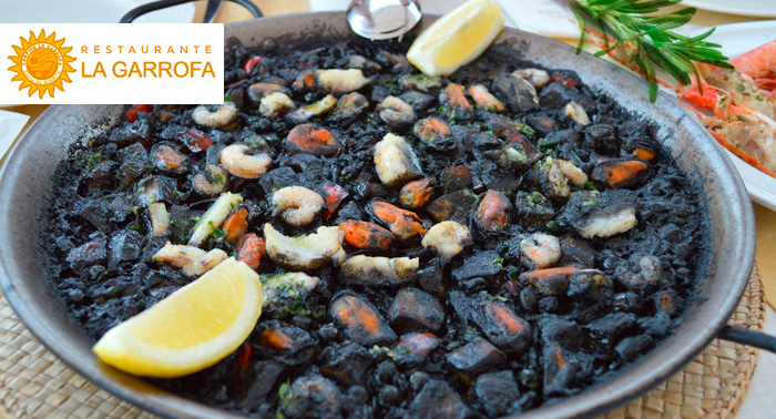 En la Playa de la Garrofa Paella de Marisco, Mixta o Negra + 2 Bebidas para 2 personas