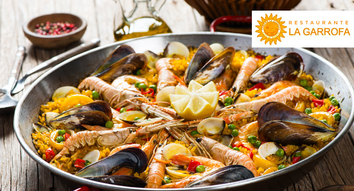 En la Playa de la Garrofa Paella de Marisco, Mixta o Negra + 2 Bebidas para 2 personas