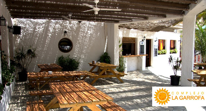 En la Playa de la Garrofa Paella de Marisco, Mixta o Negra + 2 Bebidas para 2 personas