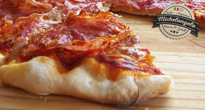 Auténtica pizza italiana en Michelangelo: Pizza + Bebida sólo 8€