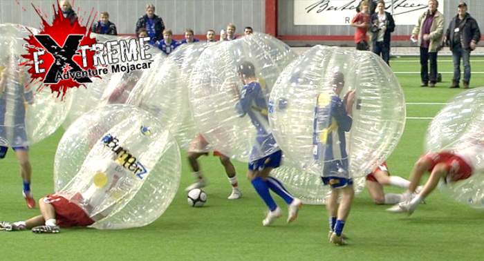 Risas y diversión con el deporte de moda más original: Footbubble. ¡Pásalo en grande!