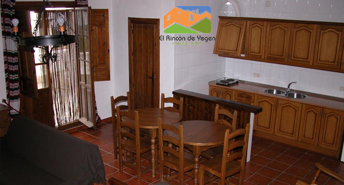 Escapada a La Alpujarra granadina para 2 con media pensión, piscina, jardines y restaurante.