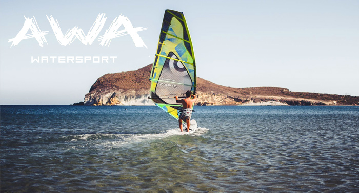 ¡Haz del viento pura emoción prácticando Windsurf! Bautismo o Curso de Perfeccionamiento