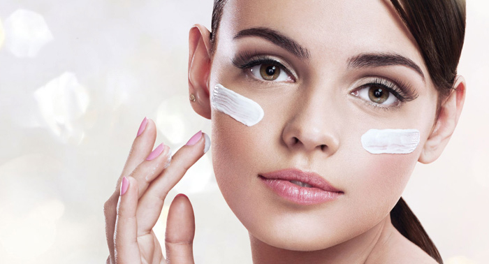 Trata tus manchas y arrugas rejuveneciendo tu piel: 2 sesiones de Peeling Facial Químico Médico