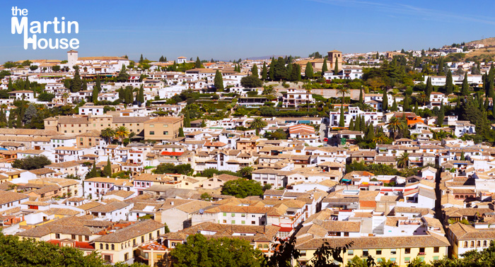 ¡Escapada mágica para 2 pax a Granada! Alojamiento + Visita nocturna a La Alhambra + Desayuno