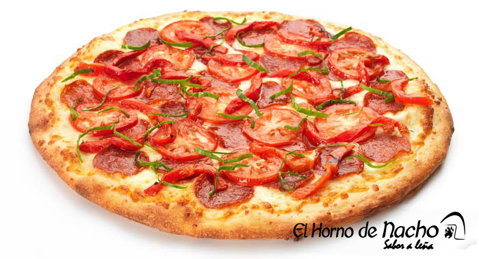 Disfruta con la mejor compañía de 2 Pizzas al horno de leña + 2 Bebidas en El Horno de Nacho