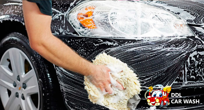 ¡Deja tu coche impecable! Lavado Interior + Exterior con Cera Líquida o Sólida + Tapicería 