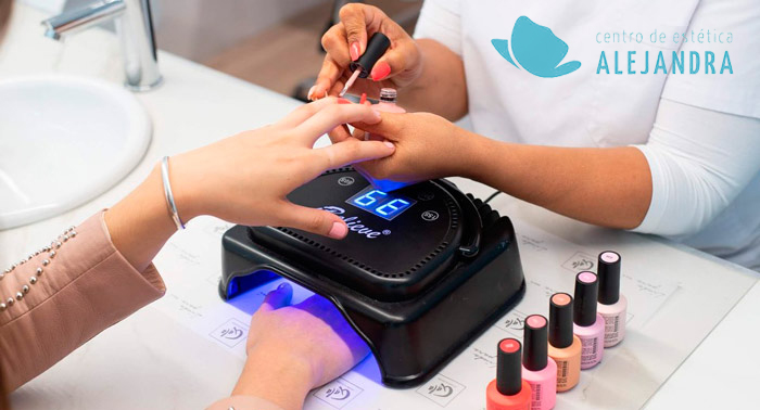 ¡Luce bonitas uñas! Esmaltado Permanente en el Centro de Estética Alejandra