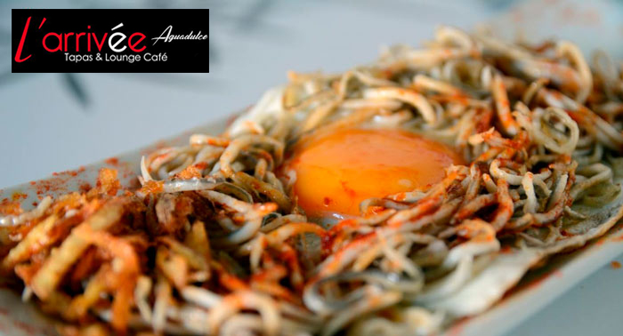 ¡Delicia para tu paladar! Menú Gourmet: 4 Tapas + 4 Bebidas + 2 Postres en L'arrivée Aguadulce